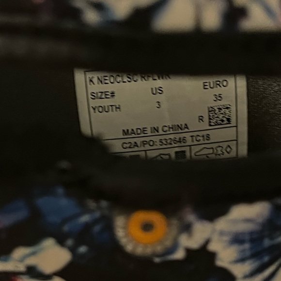 BOGS Girls size 3 - Picture 3 of 4